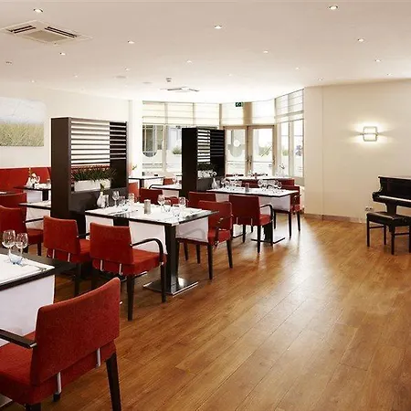 Отель Nh Зандфорт